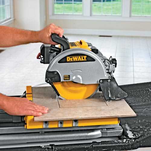 Plytelių pjovimo staklės DeWalt D24000; 690x690 mm
