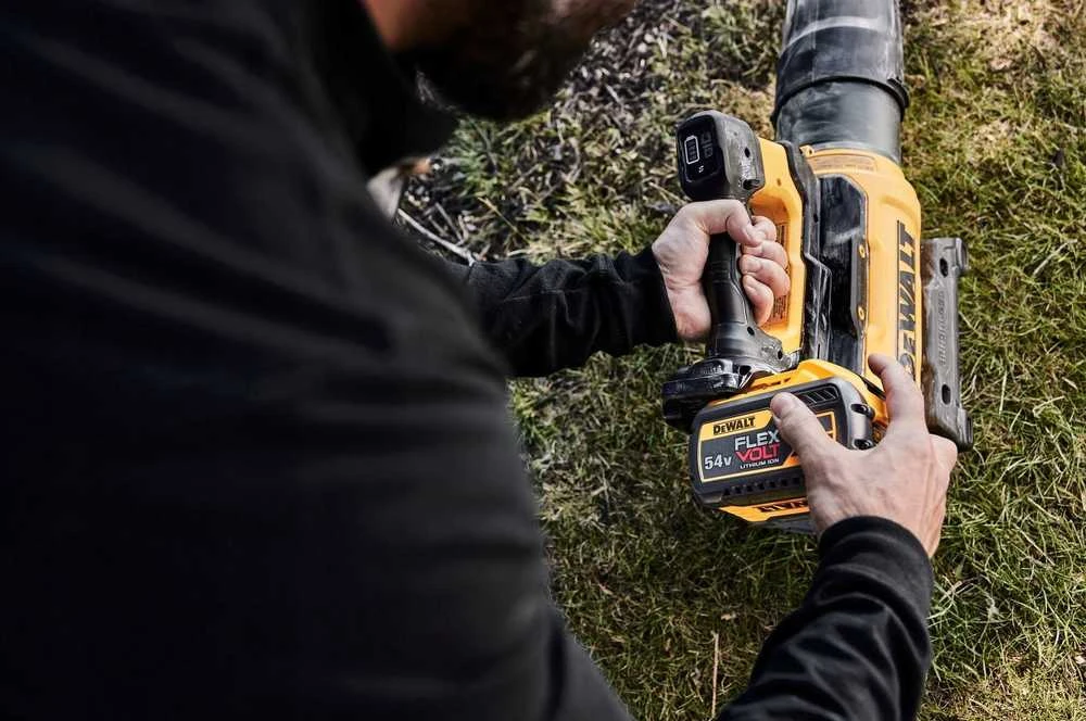 Akumuliatorinis lapų pūstuvas DeWalt DCMBL777X1-QW; 54 V; 1x9,0 Ah akum.