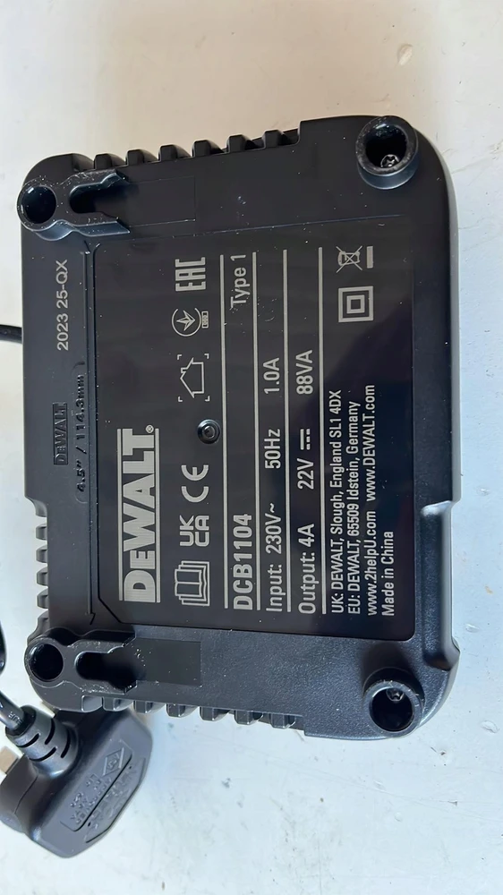 Dewalt Daugiafunkcinis įkroviklis DCB1104 12/18V