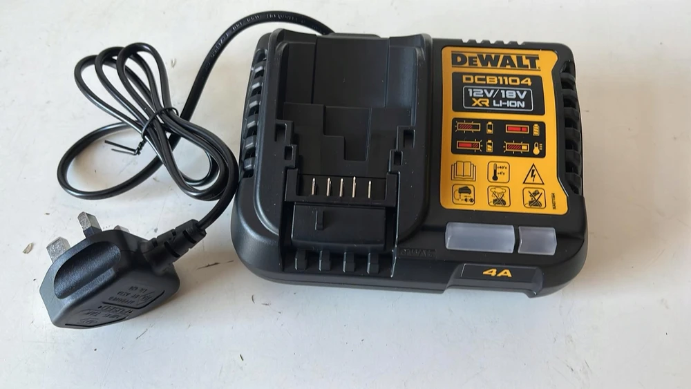 Dewalt Daugiafunkcinis įkroviklis DCB1104 12/18V