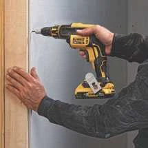 Juostinis suktuvas DeWalt DCF620D2-QW; 18 V; 2x2,0 Ah akum.