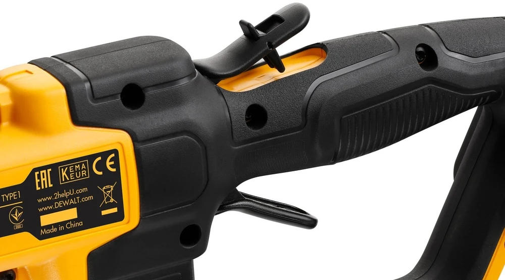 DEWALT akumuliatorinės gyvatvorių žirklės ilgu kotu DCMPH566P1 18V 55cm 1x5,0Ah