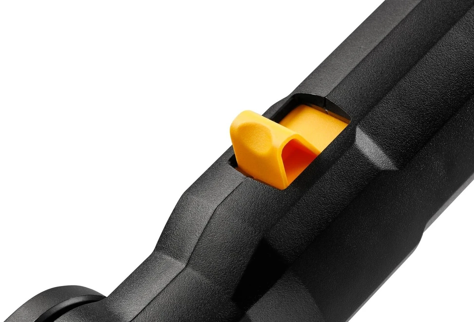DEWALT akumuliatorinės gyvatvorių žirklės ilgu kotu DCMPH566P1 18V 55cm 1x5,0Ah