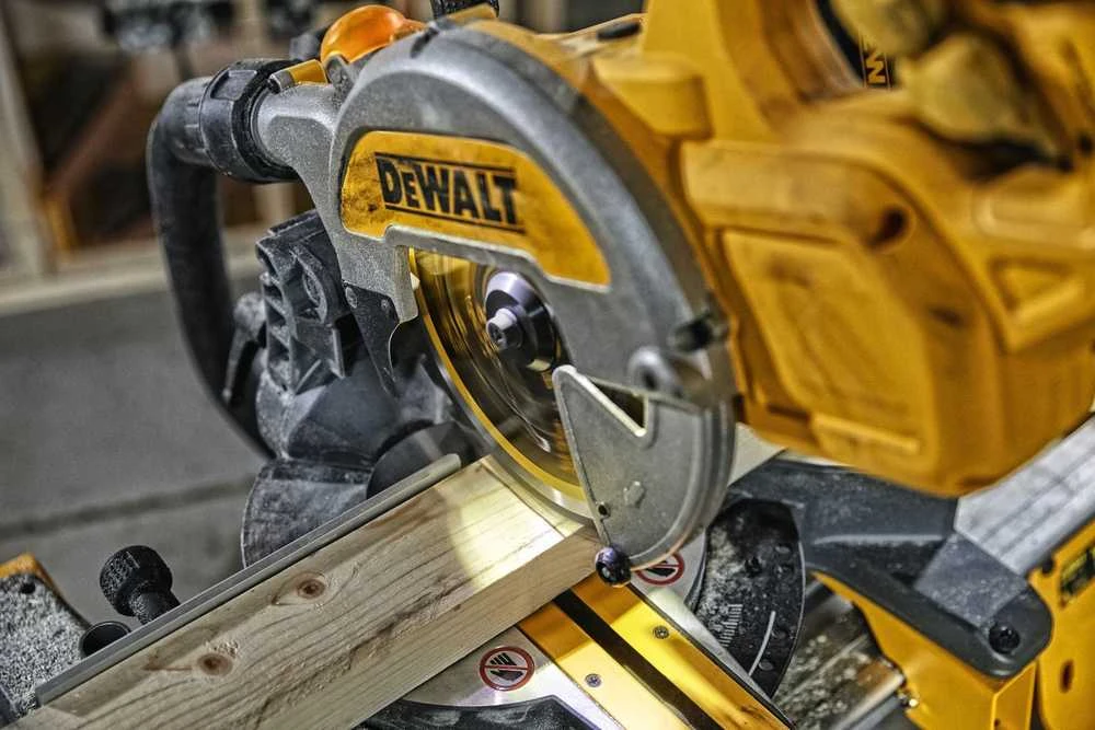 DEWALT FLEXVOLT MITER SAW 54V / 18V 216mm 2 x 6.0Ah LI-ION DCS777T2