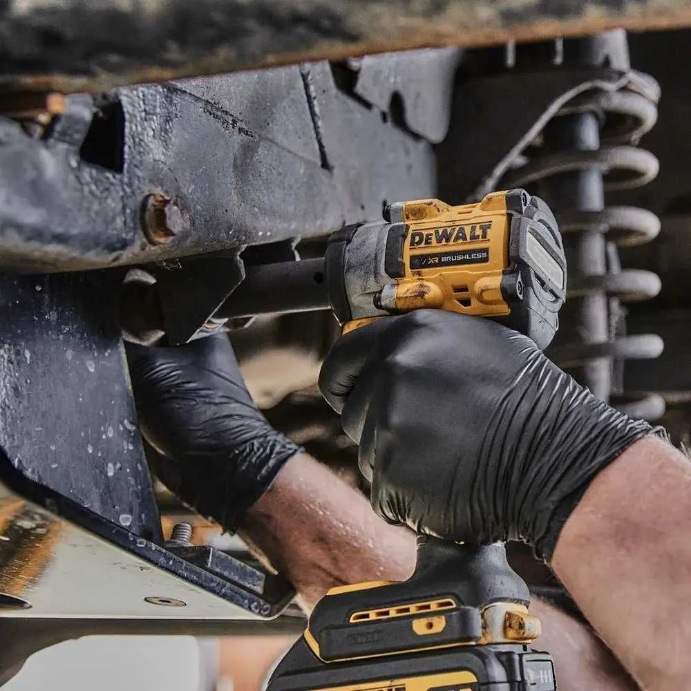 Smūginis veržliasukis DeWalt DCF921P2G-QW; 18 V; 2x5,0 Ah akum.