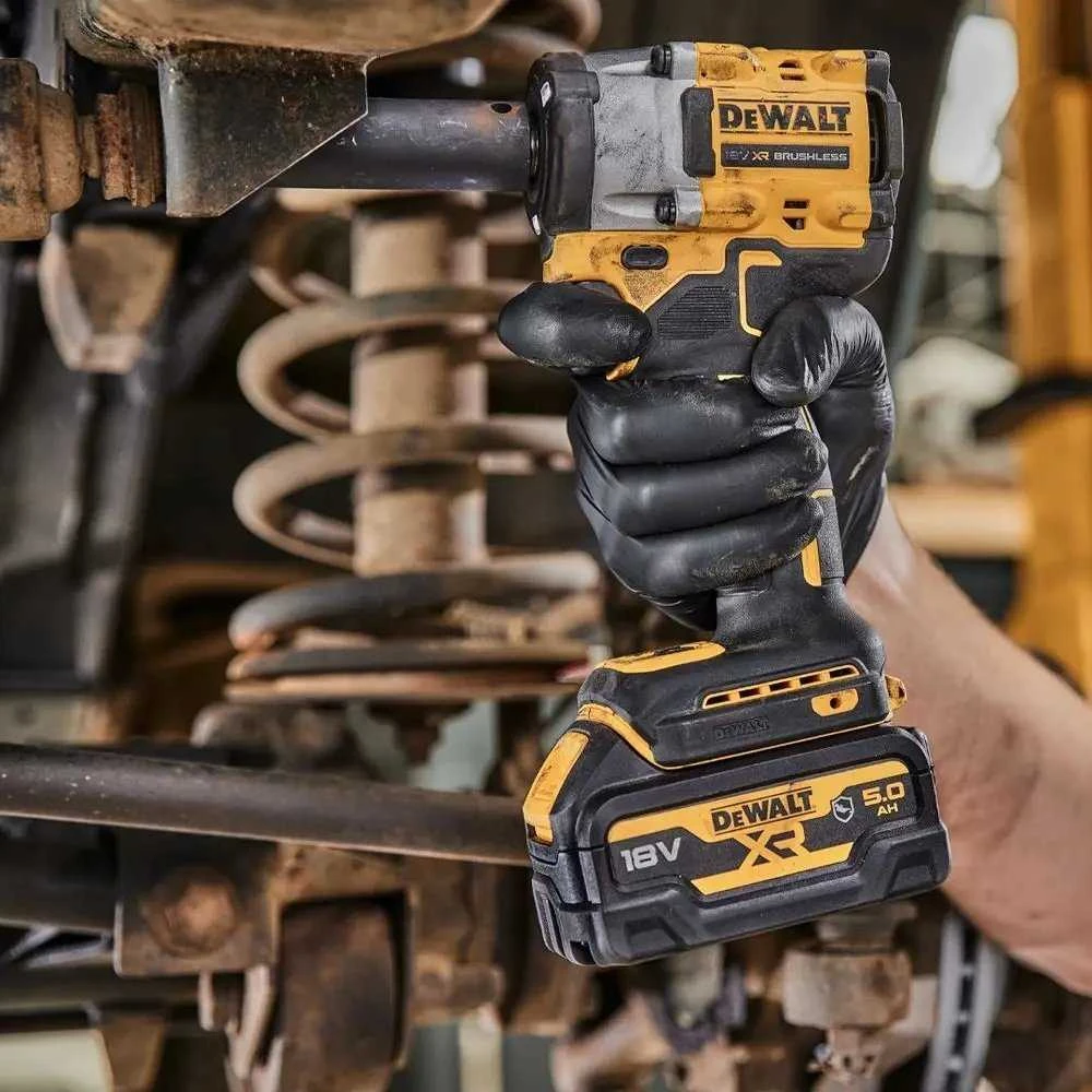 Smūginis veržliasukis DeWalt DCF921P2G-QW; 18 V; 2x5,0 Ah akum.