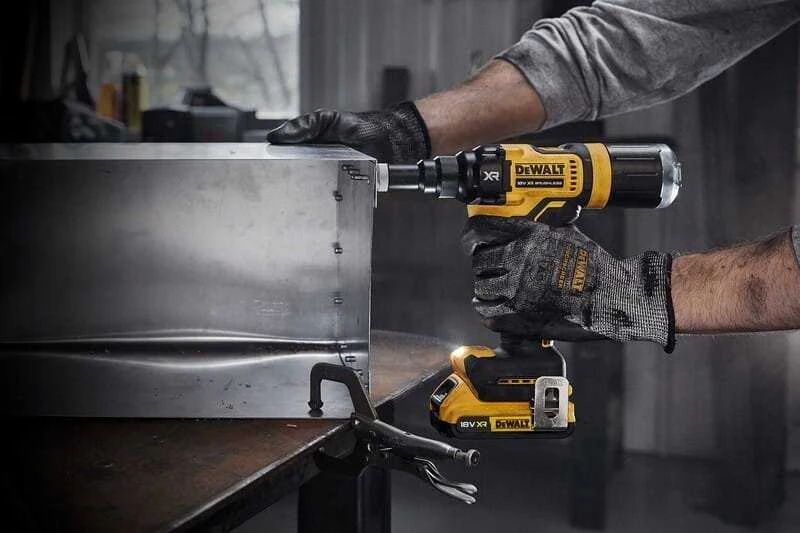 Akumuliatorinis kniediklis DeWalt DCF403NT-XJ; 18 V (be akumuliatoriaus ir pakrovėjo)