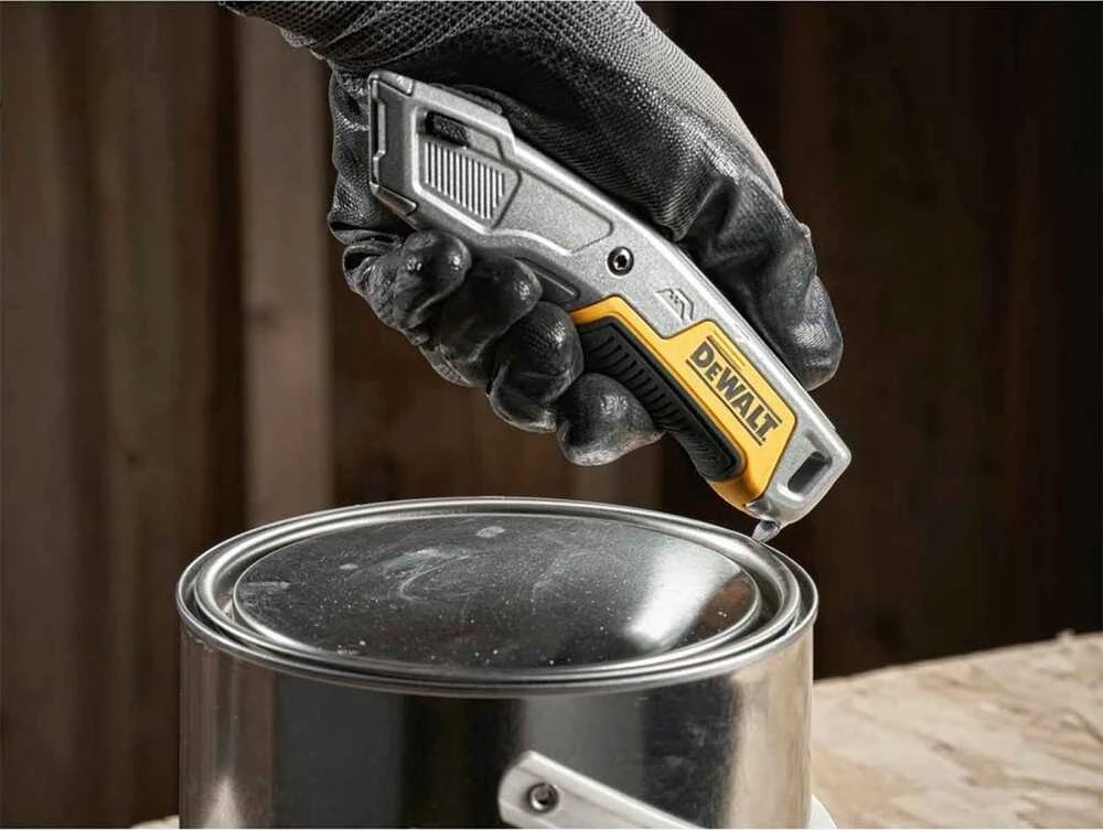 Peilis keičiamais ašmenimis DeWalt DWHT10054-0