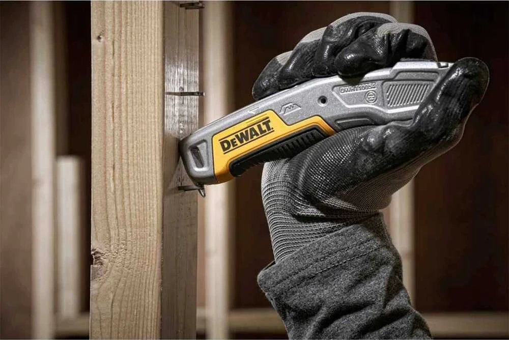 Peilis keičiamais ašmenimis DeWalt DWHT10054-0
