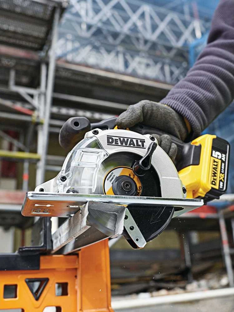 Pjovimo diskas metalui DeWalt; 140x1,49x20,0 mm; Z30; 3°