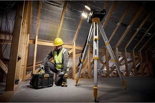 Įrankių dėžė DeWalt DWST08061-1 + prožektorius