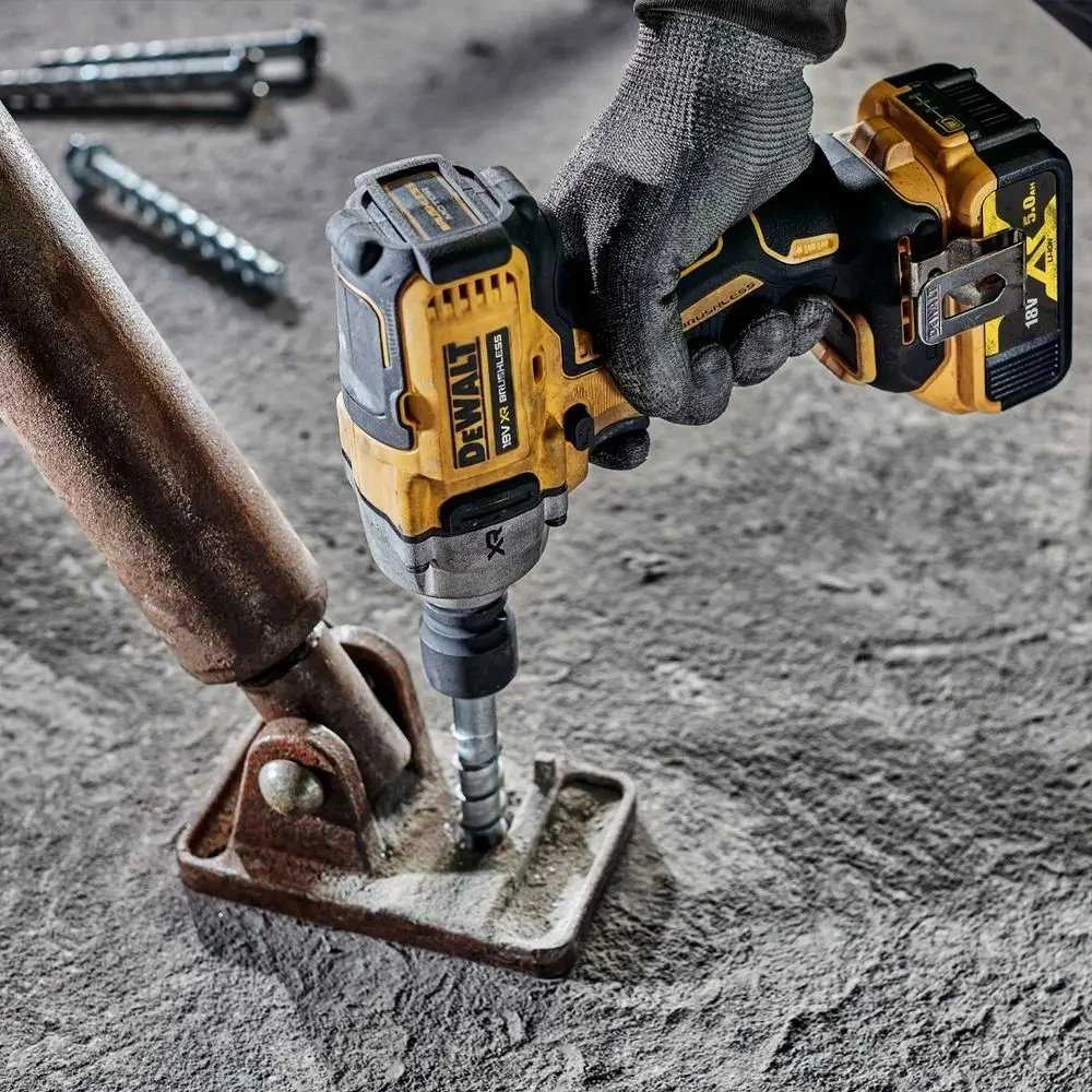 DEWALT Smūginis veržliasukis 1/2" 18V 812Nm 2x5,0Ah 4-BIEGI PIERŚCIEŃ ZABEZPIECZAJĄCY DCF891P2G
