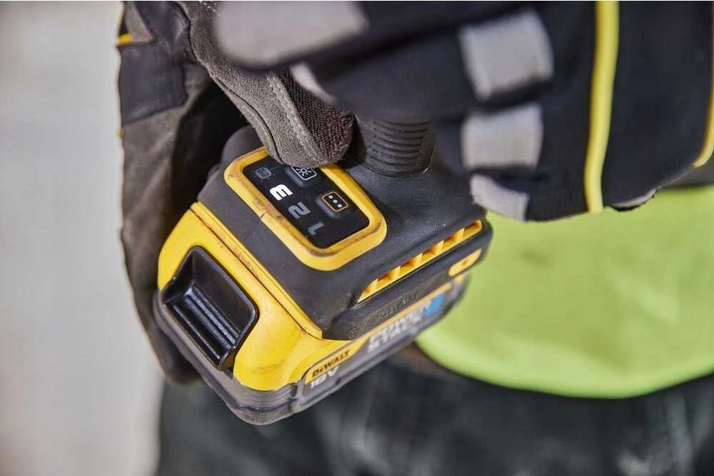 Smūginis suktuvas DeWalt DCF860E2T-QW; 18 V; 2x1,7 Ah akum.