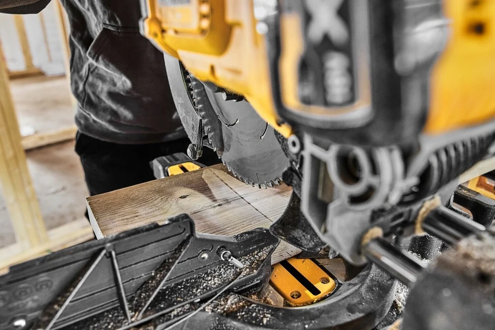 DeWALT skersinio pjovimo staklės DCS781N, FLEXVOLT 54V, 305 mm, be akumuliatoriaus ir kroviklio