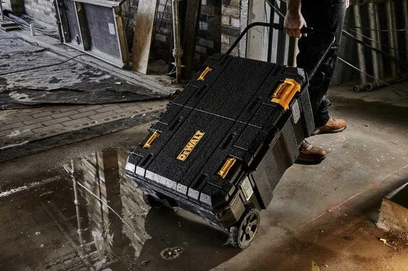 DEWALT.TSTAK BOX ON WHEELS | DEWALT