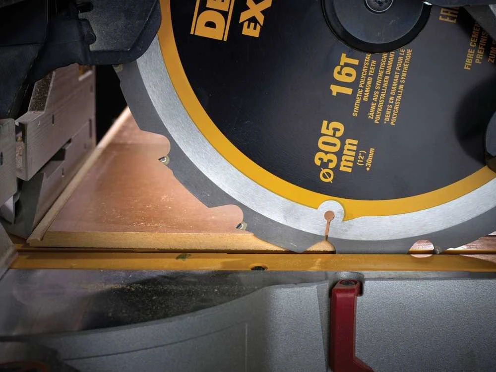 Pjovimo diskas fibrocementui DeWalt DT1475-QZ; 16T; 305 mm