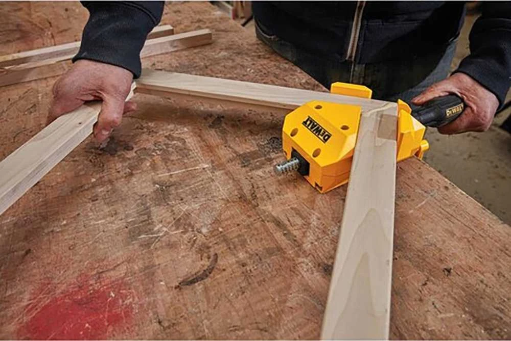 DEWALT KAMPINIS SPAUSTUVAS