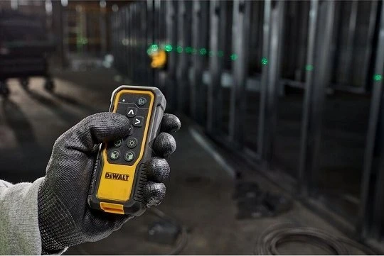 Dewalt 18V XR 3x360 žalias lazeris su nuotolinio valdymo pulteliu, 1x2Ah