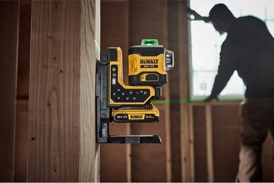 Dewalt 18V XR 3x360 žalias lazeris su nuotolinio valdymo pulteliu, 1x2Ah