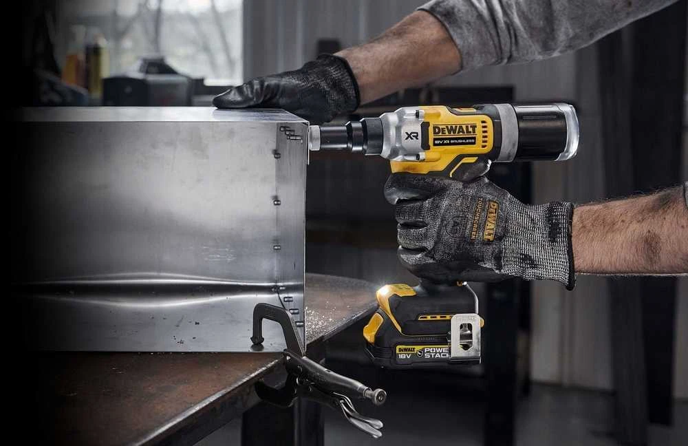 Akumuliatorinis kniediklis DeWalt DCF414NT-XJ; 18 V (be akumuliatoriaus ir pakrovėjo)