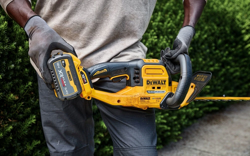 Akumuliatorinės gyvatvorių žirklės DeWalt DCMHT573N, 65 cm, 54 V be akumuliatoriaus ir įkroviklio