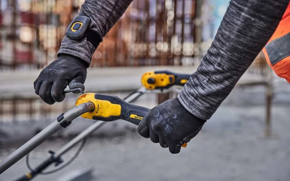 Akumuliatorinė vibruojanti betono lygintuvo plokštė, POWERSHIFT, 54V, DeWalt [DCPS330N-XJ]