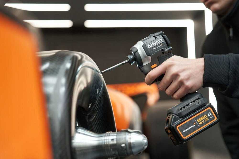 Dewalt 18 V XR sukimo smūginis 2 x 5 Ah „McLaren“