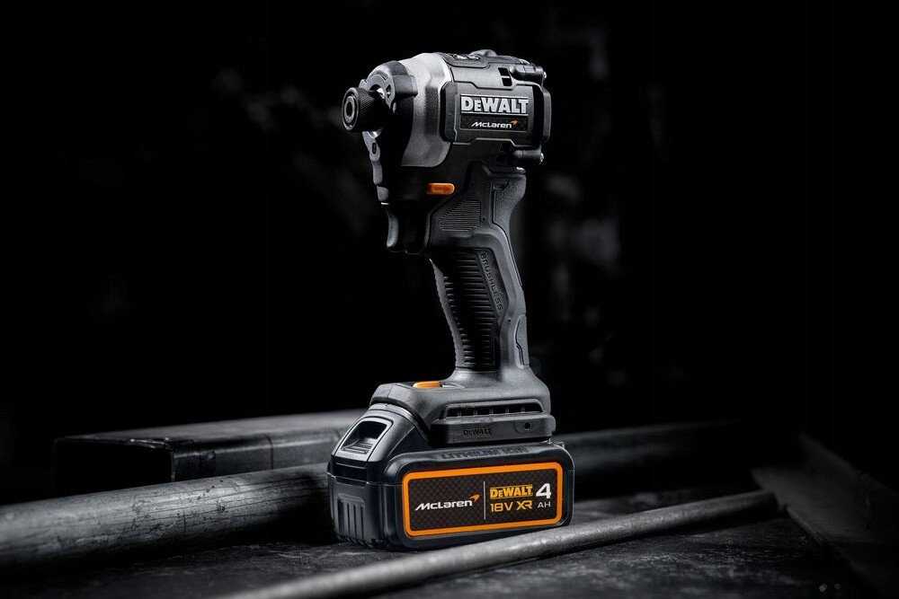 Dewalt 18 V XR sukimo smūginis 2 x 5 Ah „McLaren“