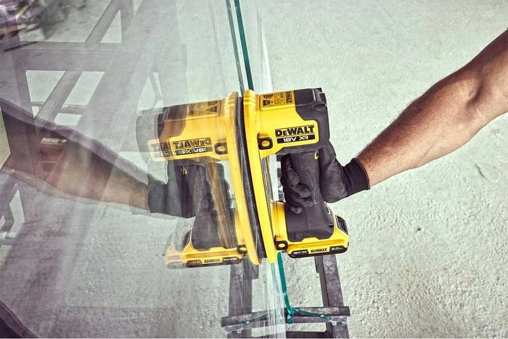 Stiklo laikiklis DeWalt DCE590D1T-QW; 120 kg; 18 V; 1x2,0 Ah akum.