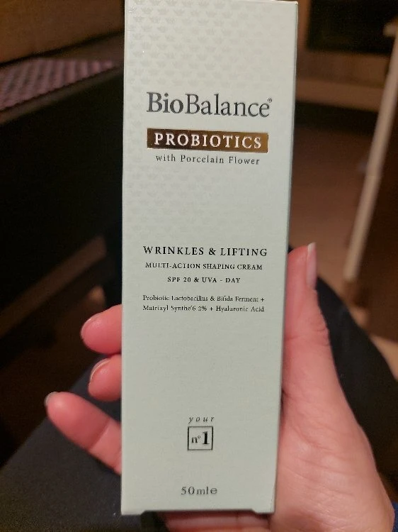 Bio Balance Wrinkle & Lifting daugiafunkcis formuojantis, stangrinantis ir nuo raukšlių dieninis kremas veidui ir kaklui SPF 20, 50 ml