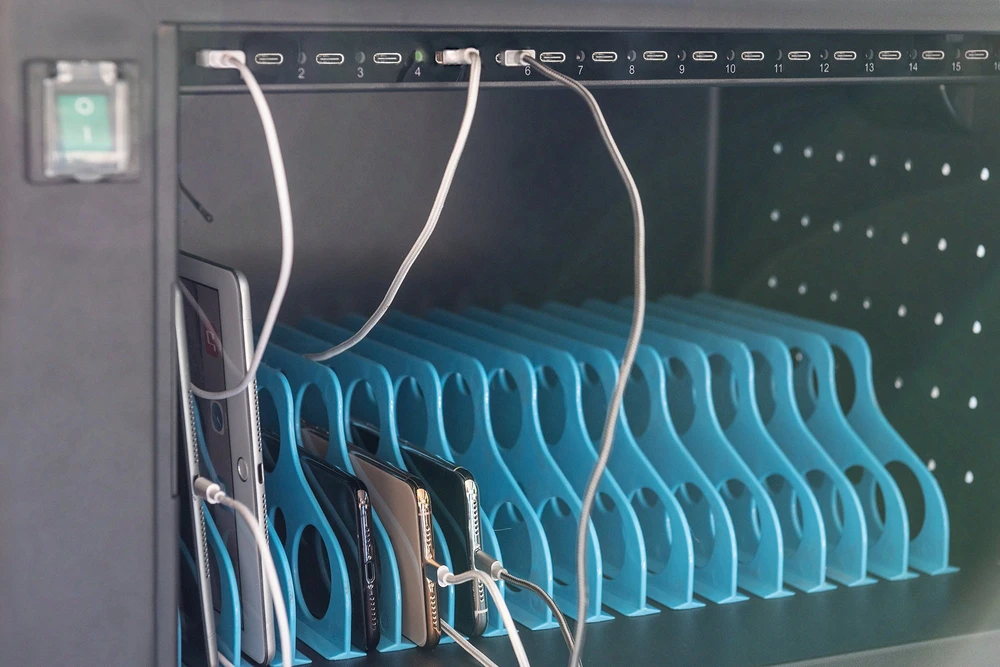 Digitus Skaitmenas | DN-45007 įkrovimo vežimėlis, skirtas 16 nešiojamųjų kompiuterių / planšetinių kompiuterių iki 14 colių, USB-C