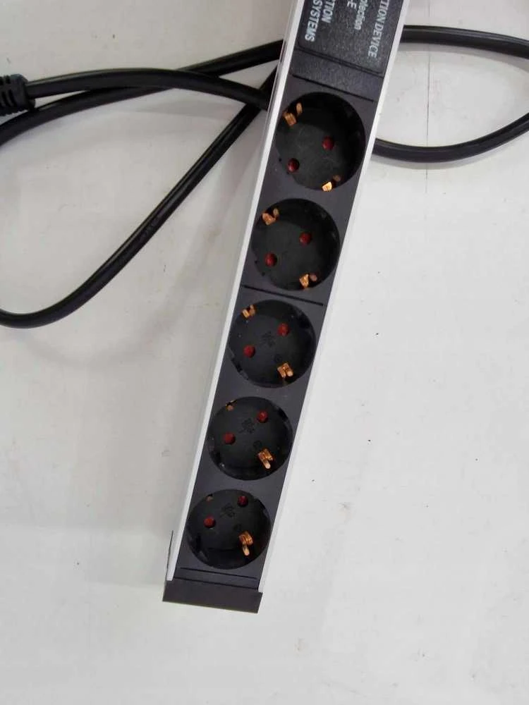 DIGITUS PDU 1HE 5x Schuko 16A Ausgnge 230V/16A juodas
