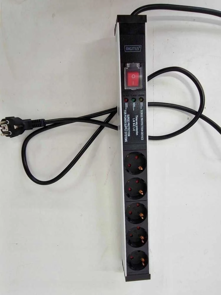 DIGITUS PDU 1HE 5x Schuko 16A Ausgnge 230V/16A juodas