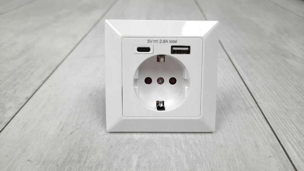 Digitus Skaitmenas | Apsauginis kištukas, skirtas montuoti įleidžiamas, su 1 x USB Type-C, 1 x USB A