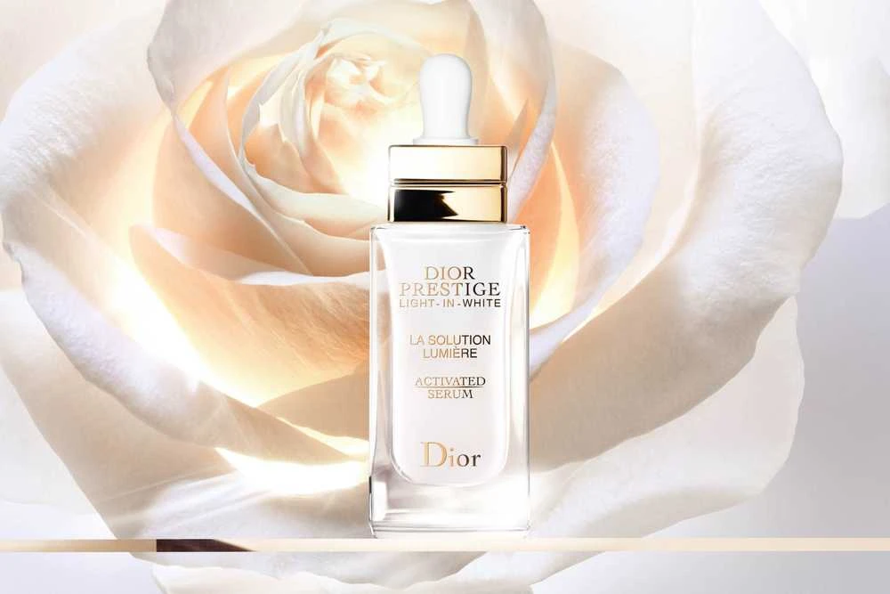 Christian Dior Prestige Light-In-Baltas švytėjimo suteikiantis serumas veidui, 30 ml
