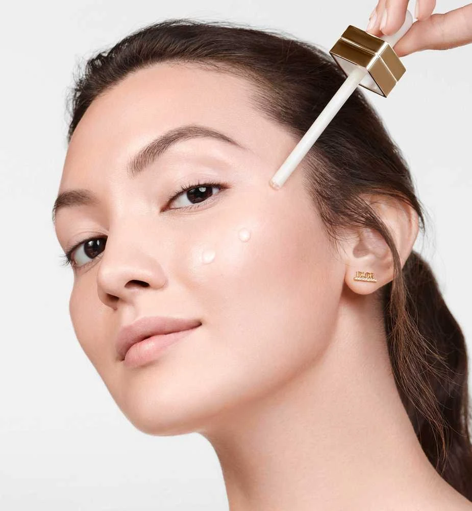 Christian Dior Prestige Light-In-Baltas švytėjimo suteikiantis serumas veidui, 30 ml