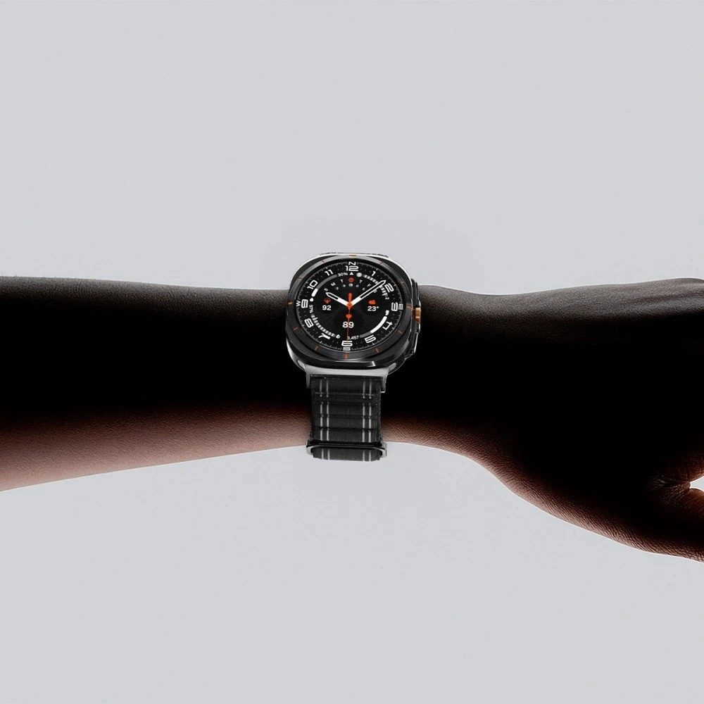 „Spigen Fabric Band“ (su lipduku ir kilpa), juodas - „Samsung Galaxy Watch Ultra 47mm“