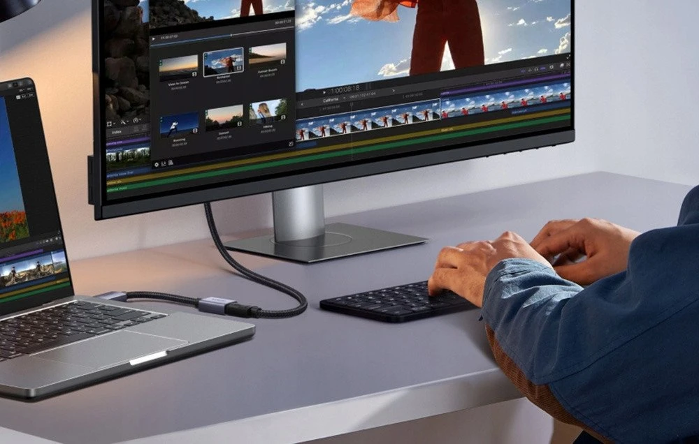 Ugreen DP į HDMI adapteris prijungtas prie nešiojamojo kompiuterio