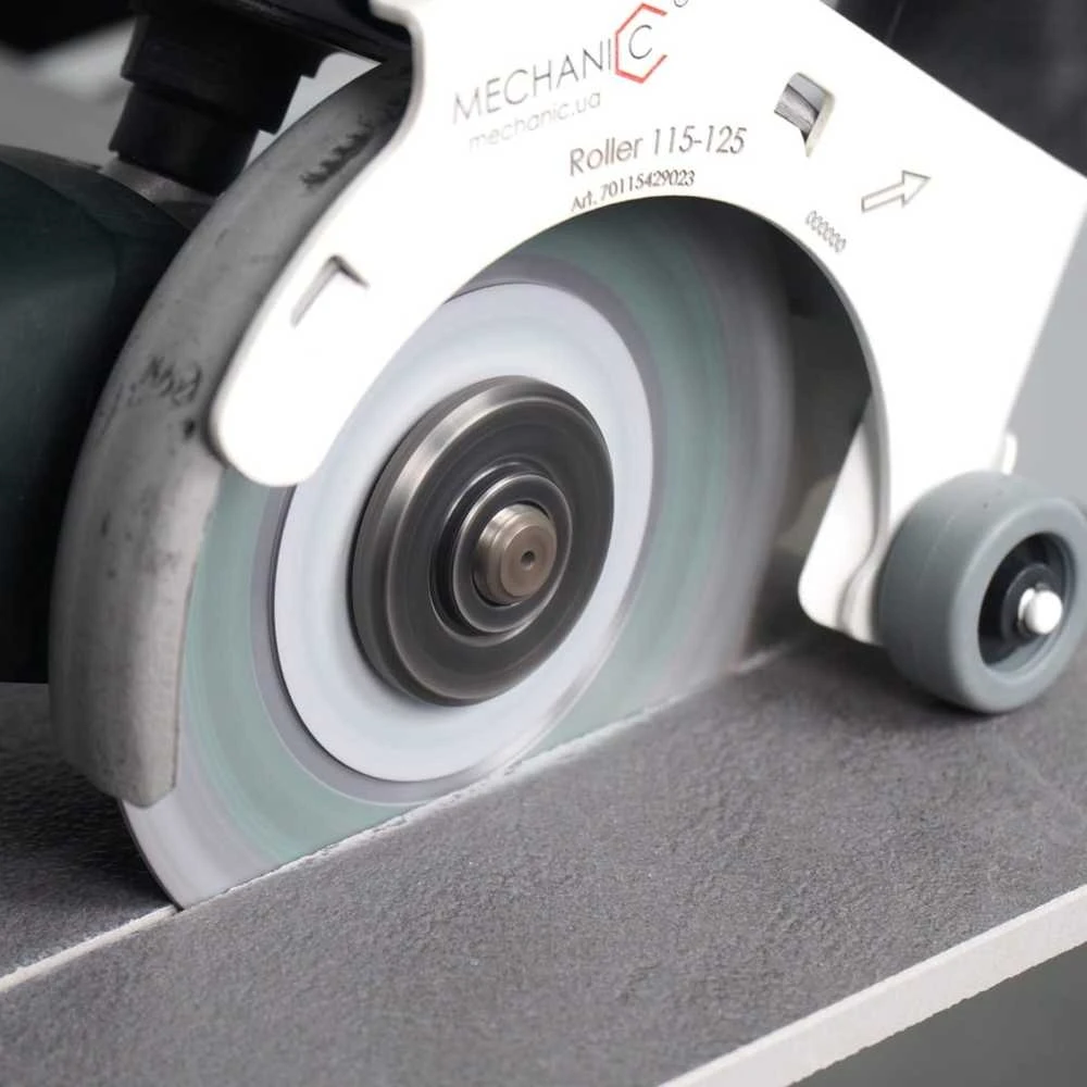 Distar Mechanic Roller 115-125 kampinio šlifuoklio apsauga / pjovimo priedas ant ratukų tiksliam plytelių pjovimui