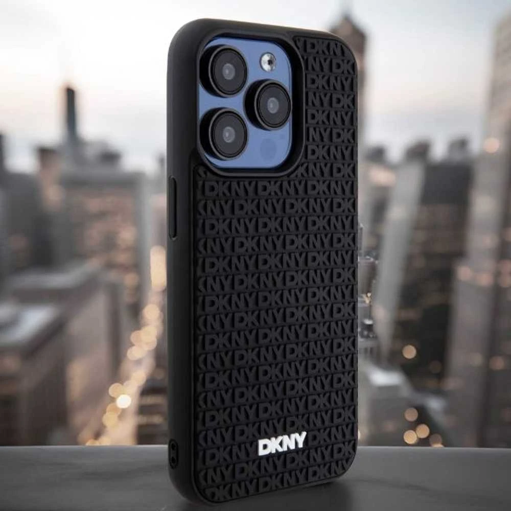 DKNY DKHCP15S3DRPWK Apple iPhone 15 14 13 6.1″ juodos spalvos kietas dėklas 3D Rubber Repeat Pattern