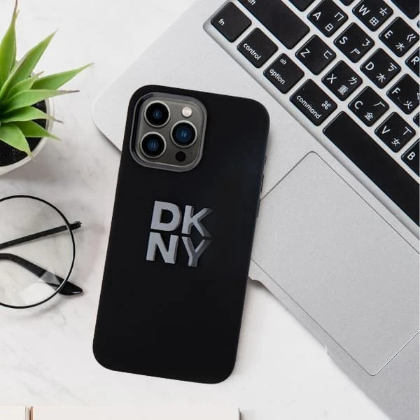 DKNY DKHCP16XSMCBSK Apple iPhone 16 Pro Max 6.9″ juodos spalvos kietas dėklas Liquid Silicone Metal Logo