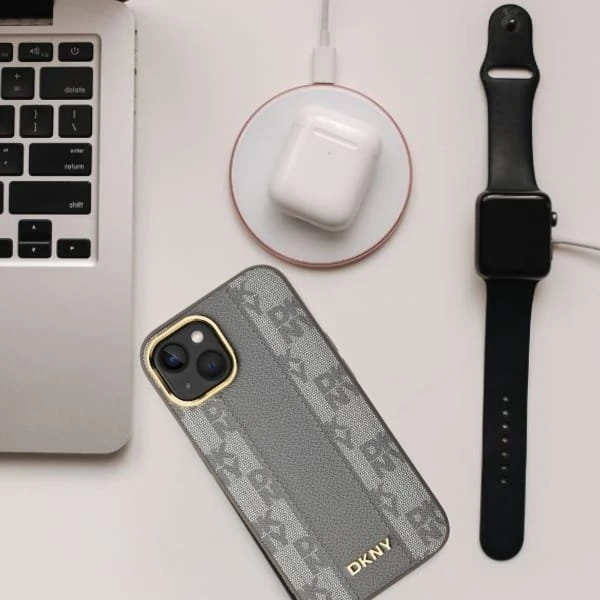 DKNY DKHMP15MPCPVSLE Apple iPhone 15 Plus 6.7″ beige kietas dėklas Leather Checkered Mono Pattern MagSafe