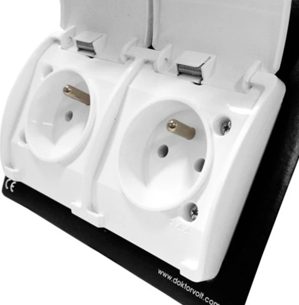 Dvigubas paviršius montuojamas lizdas su įžeminimu, su atvartu VIPLAST KOALA Baltas IP44 162-01