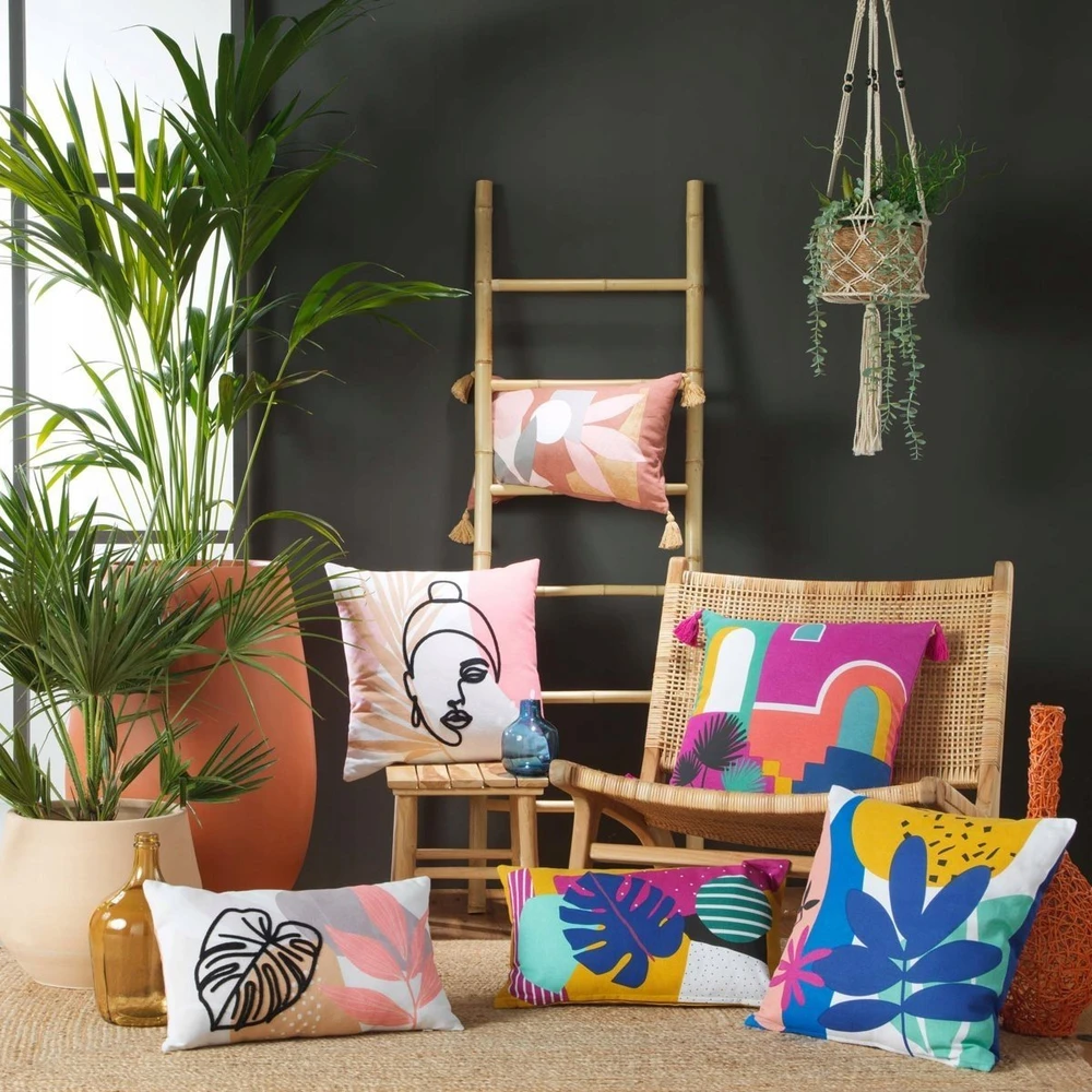 Douceur d`Interieur medvilninė dekoratyvinė pagalvė su PAPAYA raštu, 45 x 45 cm