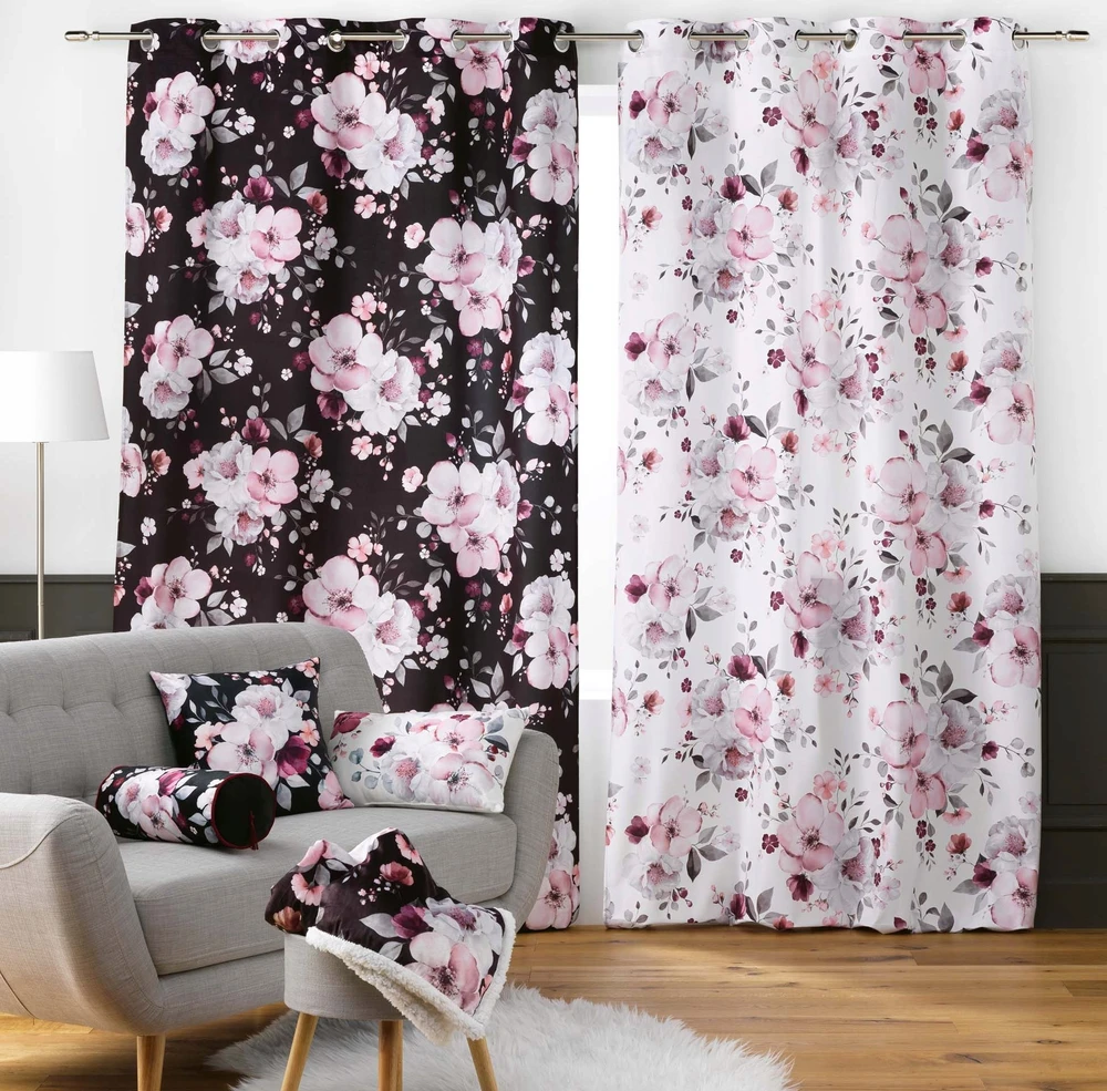 Douceur Dinterieur Interjero dizainerio kėdė su kilpelėmis, aksomas, didelės gėlės, 140 x 240 cm, 1 vnt.