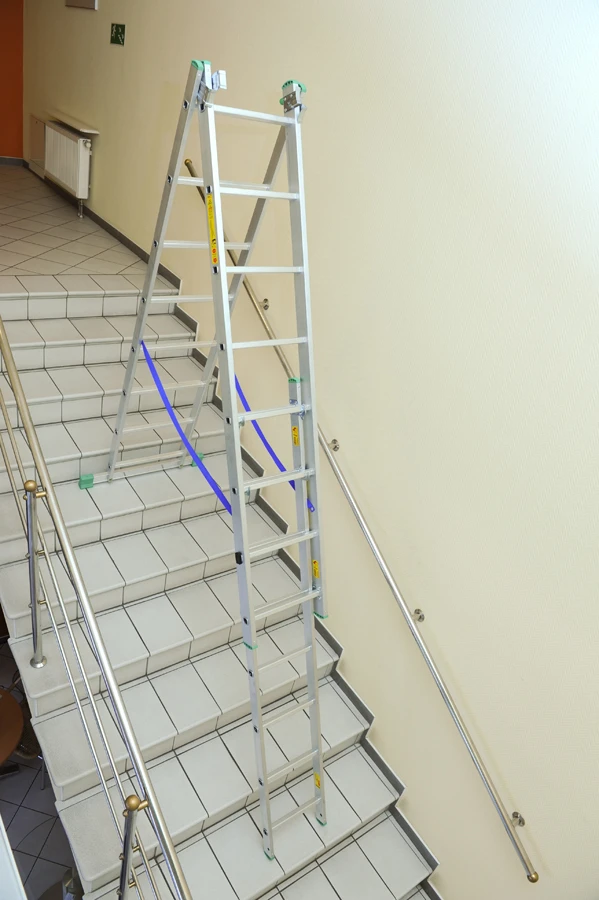 Drabex Laisvai stovinčios dvipusės aliuminio kopėčios su 9 pakopomis (DR4209)