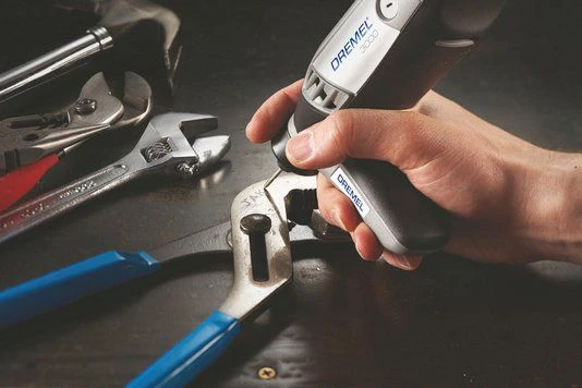 DREMEL DAUGIAFUNKCINIS ŠLIUOTIS MULTI 3000 + 5 ĮRANGA