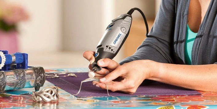 Dremel 3000 (3000-1/25 EZ) daugiafunkcis įrankis + priedai