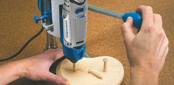 Dremel grąžto preso ir įrankių laikiklio įrenginys