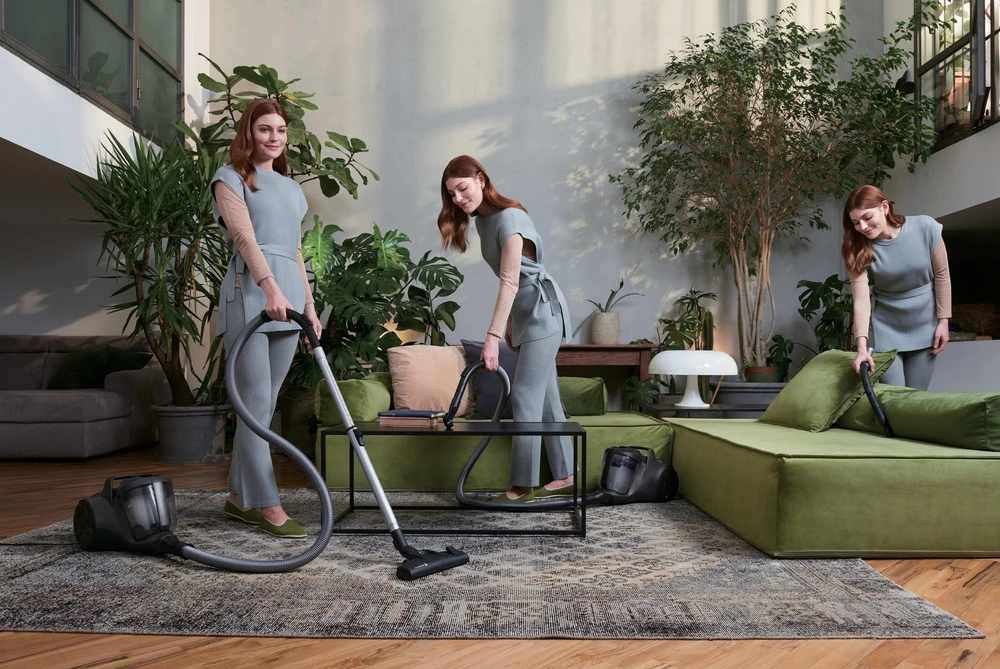 Hoover dulkių siurblys | HP105HM 011 | Be maišelio | Galia 700 W | Dulkių talpa 2 L | Juodas